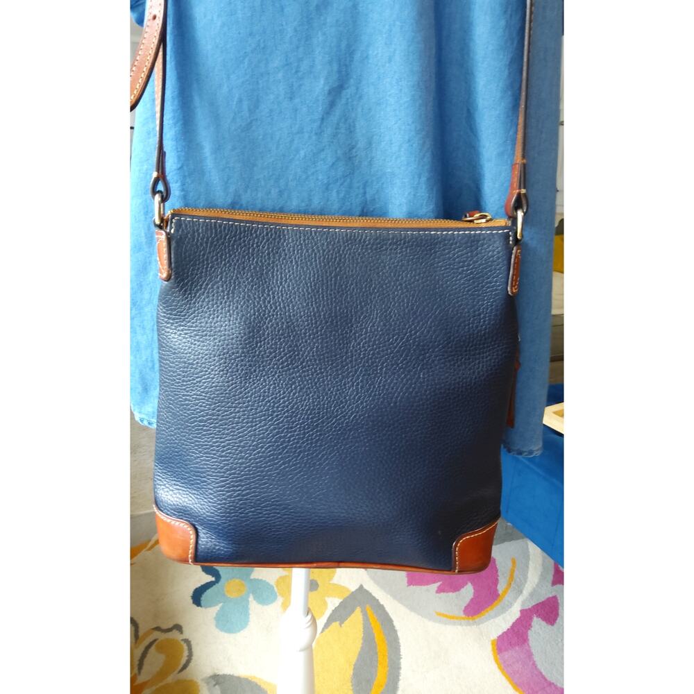 Dooney & Bourke Pebbled Grain leather Crossbody handbag navy/brown old money  - Picture 3 of 13